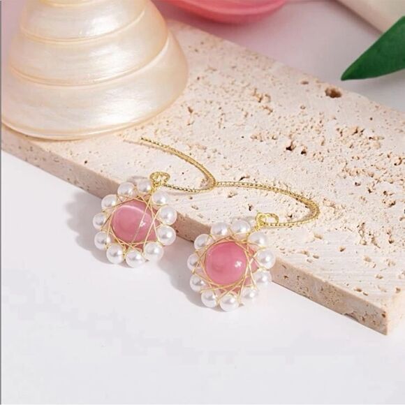 Gold Plated Pink And White Pearl Drop Dangle Earrings New in Gift Box - Picture 2 of 3